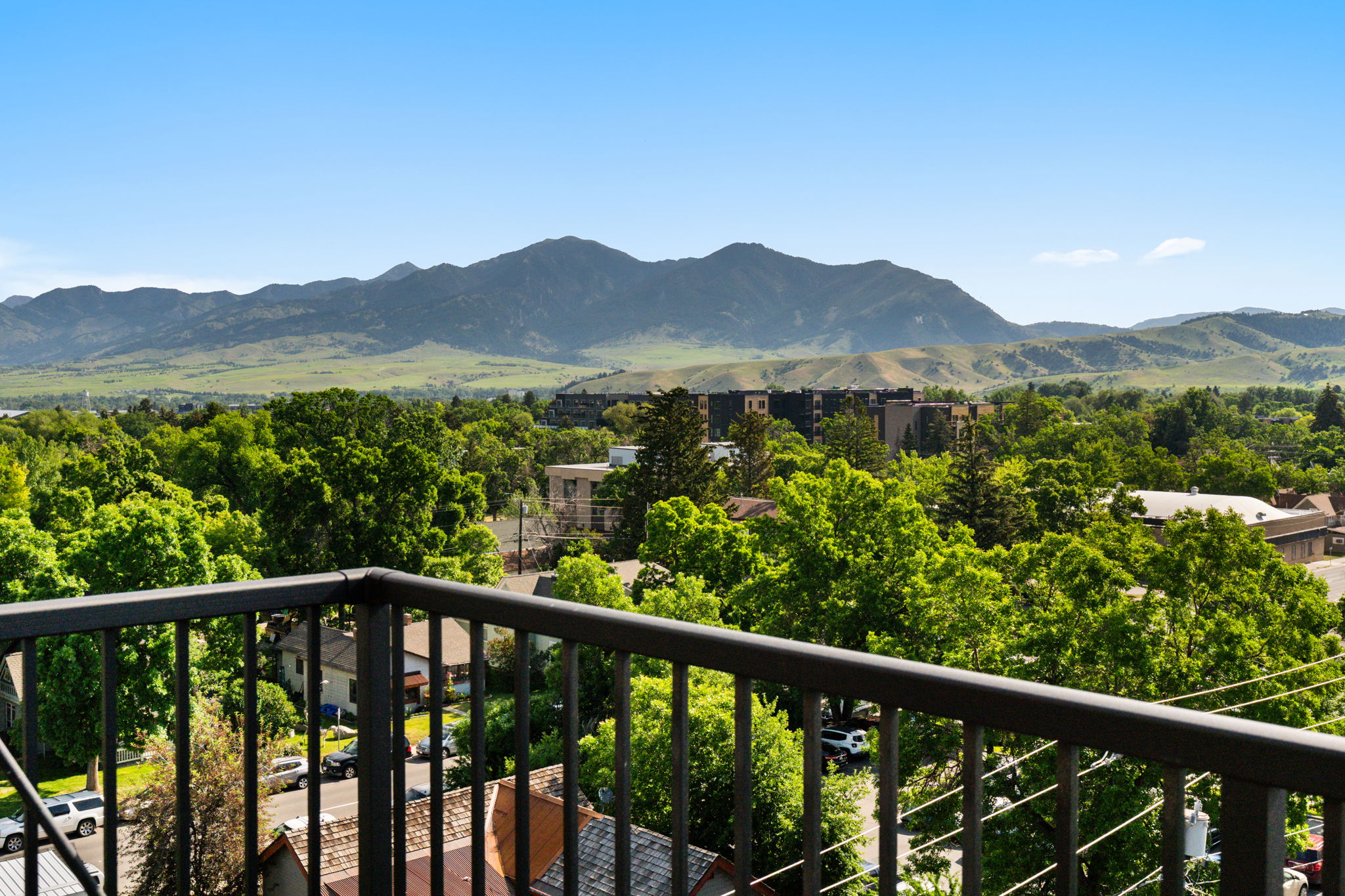Freestone balcony with mountain views and lush greenery